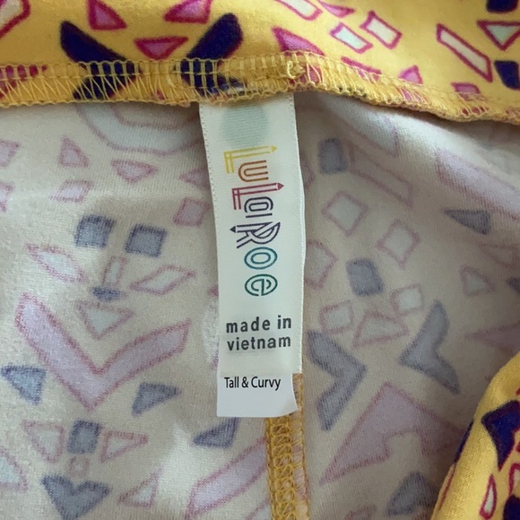 Geometric Lula Leggings. - Picture 2 of 3